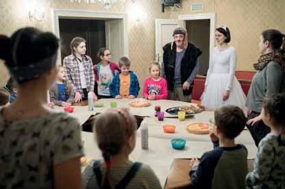 Pedagogům jsou určeny Letní divadelní škola a metodické listy, které obsahují přesný popis rozmanitých a vzájemně propojených aktivit a slouží jako inspirace či návod k práci s danou inscenací v