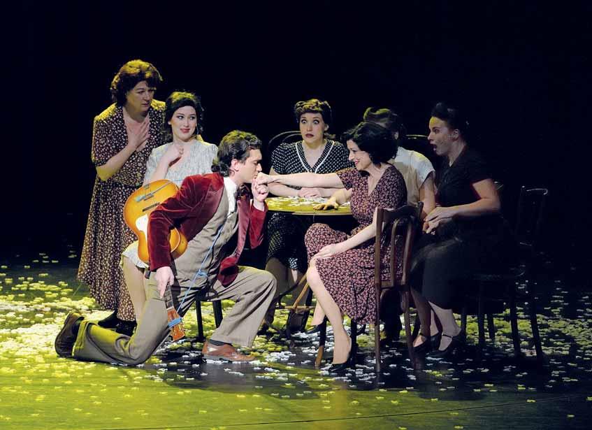 Harold Prince HUDEBNÍ NASTUDOVÁNÍ A DIRIGENT JAKUB ŽÍDEK CHOREOGRAFIE LUCIE HOLÁNKOVÁ ONDŘEJ ZICHA VERONIKA BABRAJ-HINDLE LIGHT DESIGN DAVID KACHLÍŘ, STANISLAV DVOŘÁK SOUND DESIGN JIŘÍ TOPOL NOVOTNÝ
