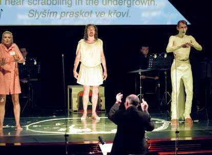 Dobson Daniel Cabena Dále účinkuje mezinárodní komorní orchestr Ostravská banda Fotograf