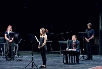 Klarinet Housle Kontrabas Bicí Fotograf inscenace Veronika Holbová Eva Marie Gieslová Aneta Podracká