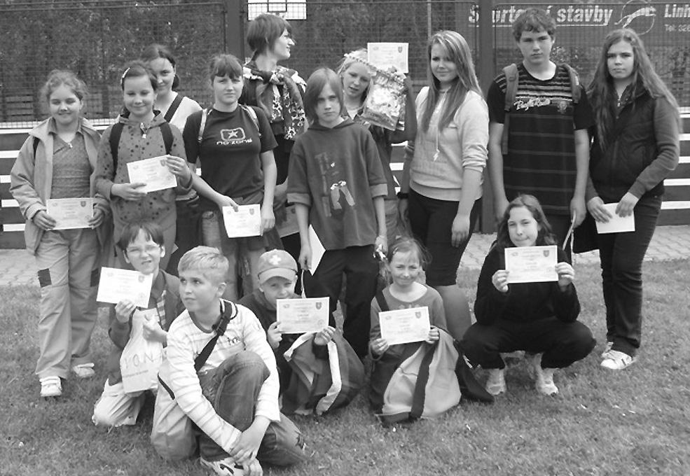 âerven 2010 ZPRAVODAJ STRANA 3 koláci zaïili bojov den V pondûlí 3. 5. 2010 probûhla v areálu na í koly druhá ãást projektového dne Ochrana koláka za mimofiádn ch situací.