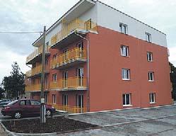sídlišti Chaloupky ve výškovém panelovém domě Po rekonstrukci Nová plastová okna, má zděné jádro, pěknou koupelnu a její celková plocha je 30m K bytu náleží sklepní kóje V