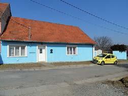 47 m 2, zařízený, pro 2 osoby Cena: 9 000,-Kč + el Tel: 774