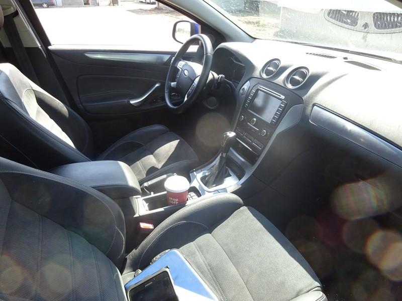 a hodiny), Intelligent Protection System (IPS)(airbag kolenní strana řidiče, airbag strana řidiče/spolujezdce, airbag hlavový/ramenní vpředu a za., airbag boč. vpředu, pás bezpeč. 3-bodový za.