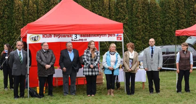 KLUBOVÁ VÝSTAVA Klubová výstava švýcarských salašnických psů Jedovnice u Brna dne 12. září 2015 Klubová výstava ŠSP se letos poprvé konala v areálu ATC Olšovec v Jedovnici u Brna.