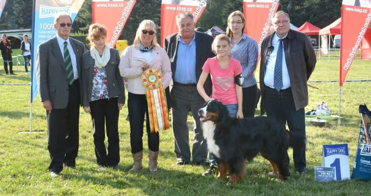 Lenka Schonbeková, Stráž nad Nežárkou CZE Best in show Ch. Indy Vant Stokerybos, nar. 30.10.2009, otec: Ich.