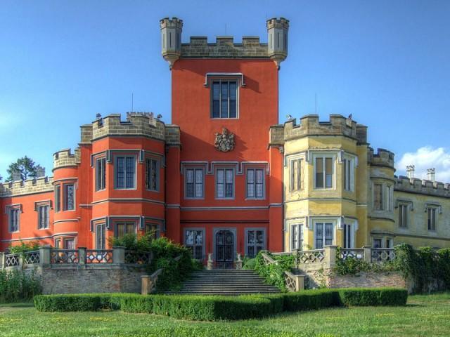 23. Hrádek u