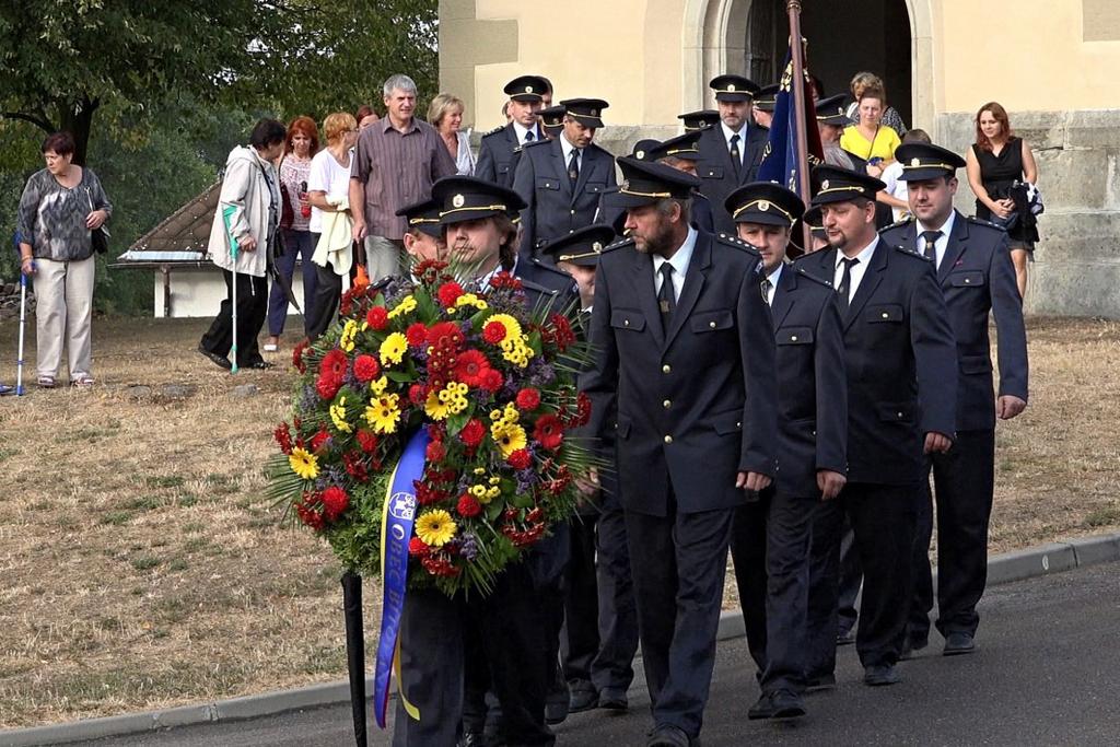 správce a farář Farnosti Žumberk P. ThLic. Boguslaw Partyka. Slavnostní žehnání doprovodil Smíšený pěvecký sbor Bartoloměj.