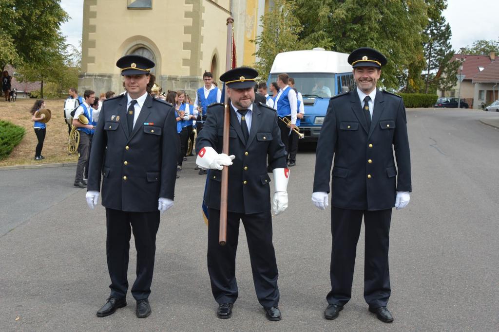 Program oslav v sobotu 25. srpna byl zahájený ve třináct hodin slavnostním průvodem ze středu obce.