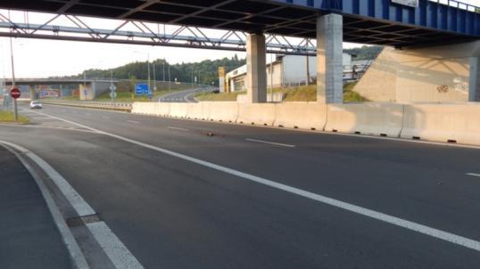 Bulletin VYDRA, 17: 30 53 (2018) a tretej triedy, ako aj miestnych komunikácií. Viaceré z nich sú pomerne frekventované, predovšetkým cesty vedúce zo sídlisk, najmä v rannej a popoludňajšej špičke.