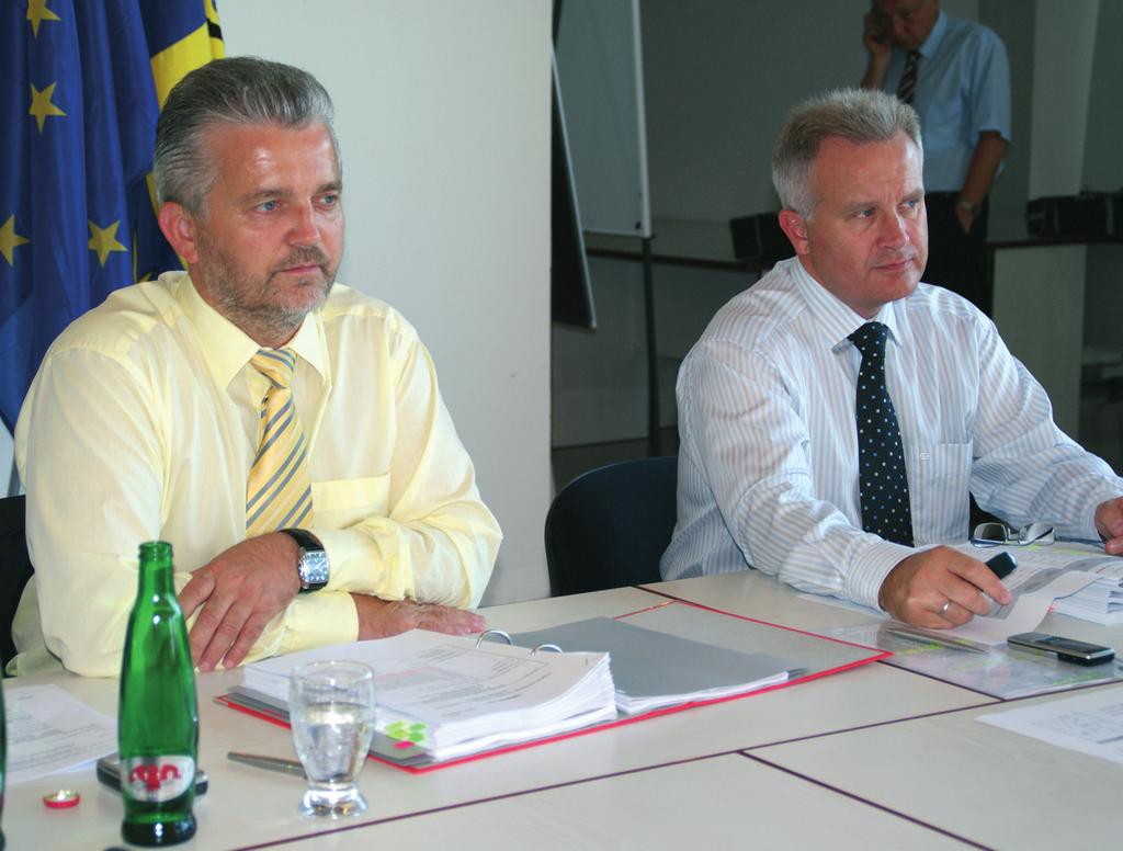 Magazín ROP ŘÍJEN LISTOPAD 2008 ROČNÍK I INFORMACE O REGIONÁLNÍM OPERAČNÍM PROGRAMU STŘEDNÍ MORAVA Partner pro váš rozvoj Regenerace brownfieldů str. 2 Nejčastější chyby v žádostech str.