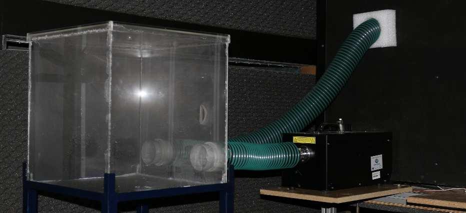 Homogenizační box (obr. 47) Homogenizační box je zařazen ještě před sací nástavec s hadicí, a to hlavně z důvodu, že kouř vycházející z výstupní trysky generátoru pulzuje.