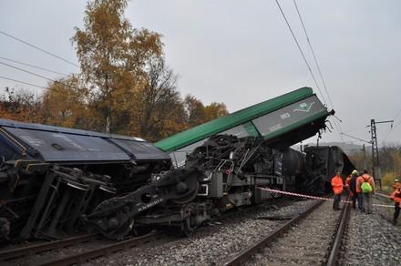 1 SOUHRN Zdroj: Drážní inspekce Skupina události: závažná nehoda. Vznik události: 30. 10. 2015, 4:57 h.