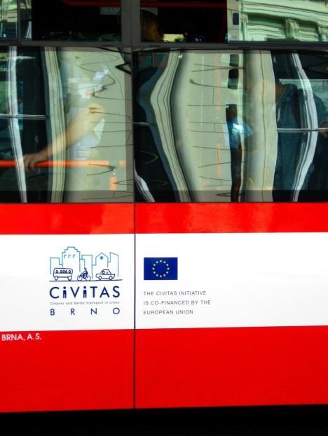 CIVITAS ELAN v Brně Zlepšení služeb pro hendikepované - minibusy (DPMB) Pořizovací cena jednoho vozidla je 3,4 mil.