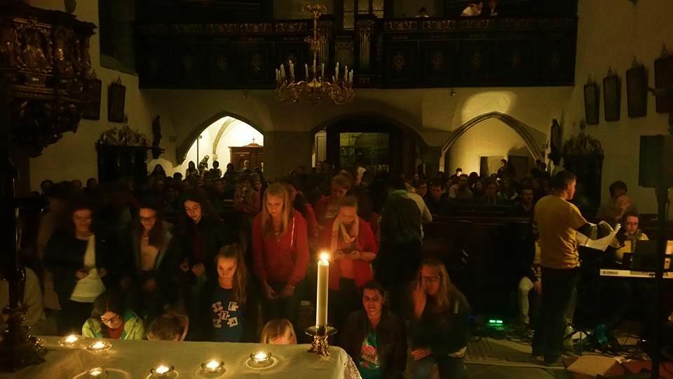 VEČERY MLADÝCH Večery mladých se již staly tradiční záležitostí a jsme rádi, že na mnoha místech diecéze je pořádali sami mladí lidé ve