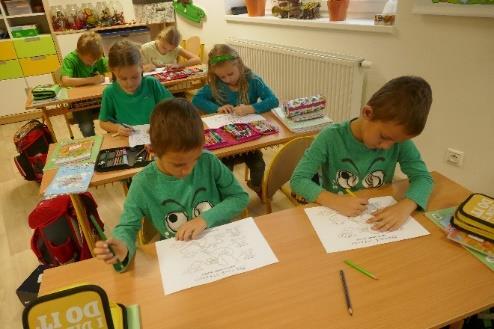 Pondělí zelená žabička V hodinách českého jazyka, matematiky si žáci povídali o žabičkách a vypracovávali různé úkoly.