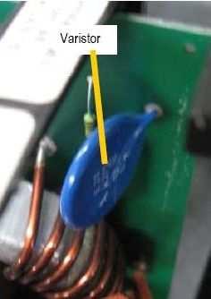 Naměříte-li zkrat, nebo rozpojený obvod (OL), je nutné PCB vyměnit Varistor je blízko vstupu napájecího napětí na silovou PCB.