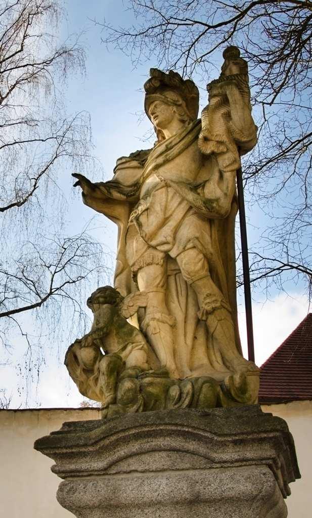 3.7. Socha sv. Floriána Socha vznikla roku 1766 jako socha patrona proti požárům a povodním. Zároveň zdobí příchod k blatenskému kostelu, stojí totiž pod jižní branou děkanství.