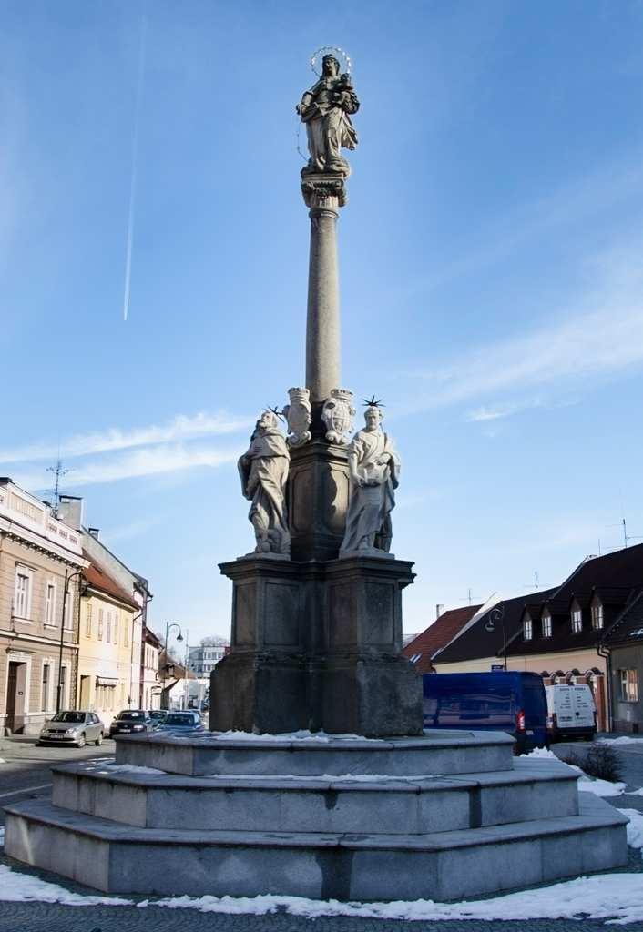 Obrázek č. 12 Morový sloup foto: Milan Říský [3.3.2013] 3.10. Socha sv. Prokopa Socha sv. Prokopa byla vyrobena roku 1736 na popud tehdejšího majitele blatenského panství hraběte Serenyiho.