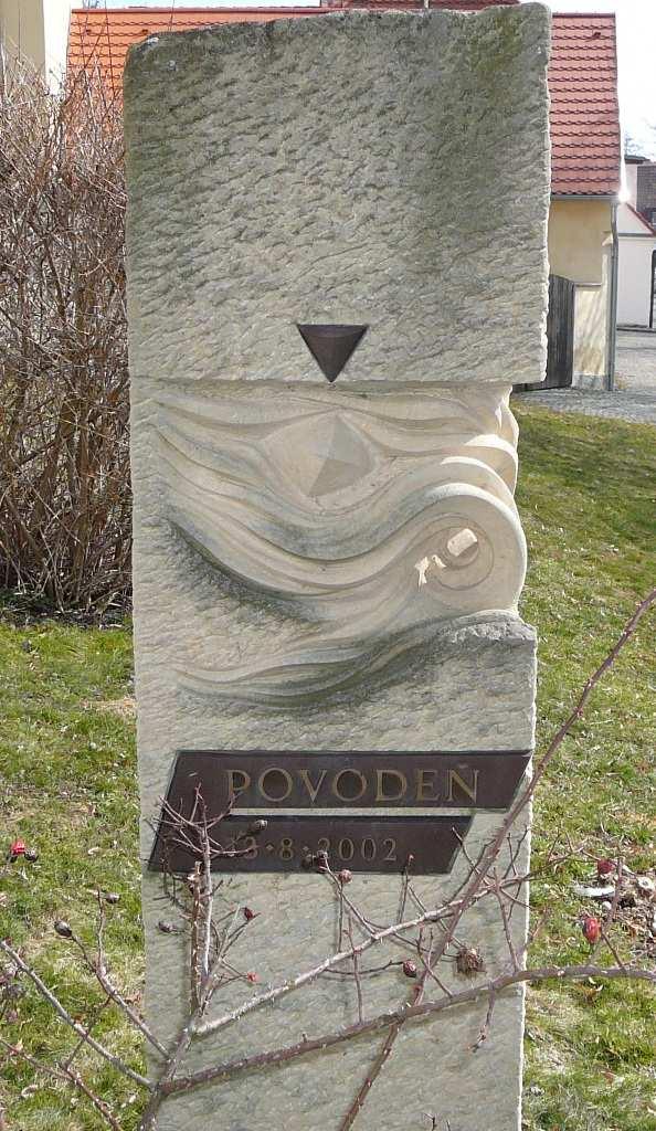3.14. Pamětní kámen Povodně 14. srpna 2003 byl slavnostně odhalen pamětní kámen v Podzámčí pod Kaplankou, který měl připomenout rok starou tragédii v podobě povodní.