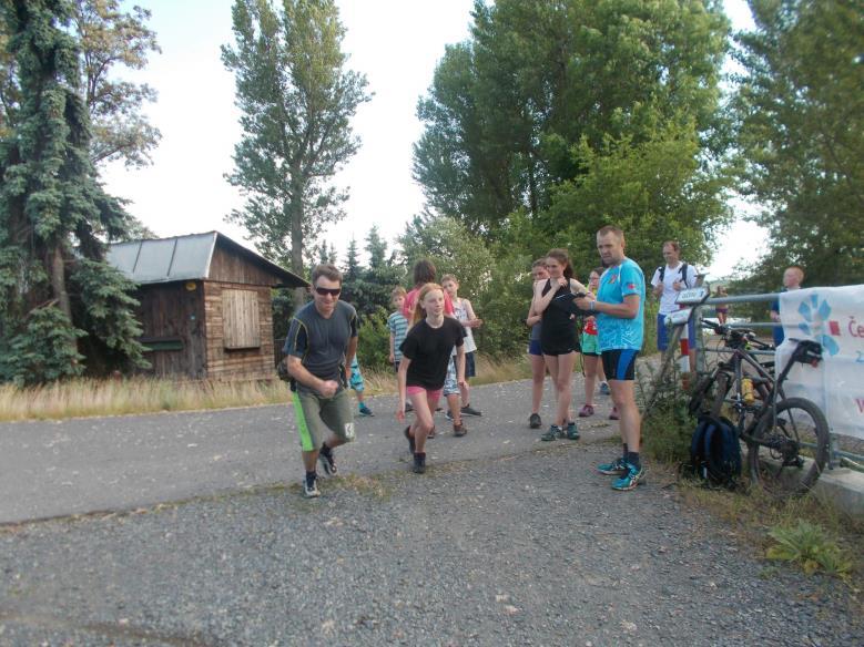 etapa - pod základnou - 43 účastníků z toho 32 na Dni pro veřejnost Celkem se zatím zapojilo do MTB části 51 cyklistů. Běh 1.