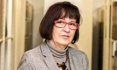 rekonstrukci v roce 2000 Zvednutím konstrukce střechy se dosáhlo 22 m celkové výšky provaziště Foto archiv NDM ke kterým docházelo v průběhu představení, musela při výměnách kulis zatahovat opona či