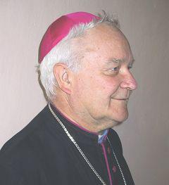 POZVÁNÍ DO OLOMOUCKÉ KATEDRÁLY Mons. Josef Hrdlička (*19. 1. 1942), pomocný biskup olomoucký, poděkuje za 75 let života mší svatou v olomoucké katedrále v sobotu 21. ledna 2017 v 10 hodin.