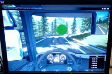 Obrázek 12 Prostředí programu simulátoru. Nejprve bylo potřeba, aby měřená osoba uvedla tahače do pohybu stlačením pedálu plynu a rozjela tahač na rychlost 50 km/h.