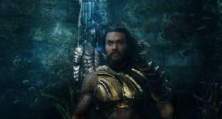 Aquaman Filmový příběh o populárním superhrdinovi ze stáje DC Comics odhaluje původ Arthura Curryho (Jason Momoa), napůl člověka, napůl obyvatele bájné Atlantidy, kterého jeho životní cesta přiměje