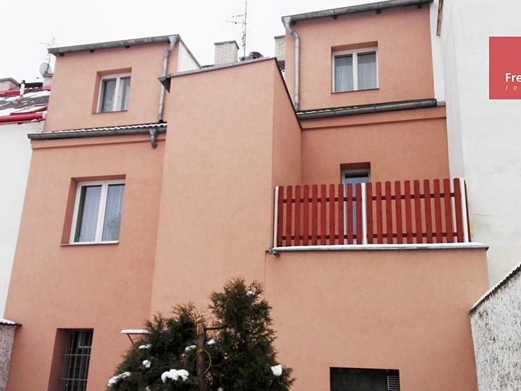 Srovnávané nemovitosti 1. Identifikace Záznam o prodeji srovnávané nemovitosti č. 1 Prodej, Rodinný dům, 180 m 2, Doubravská, Teplice Celková cena: 2.999.