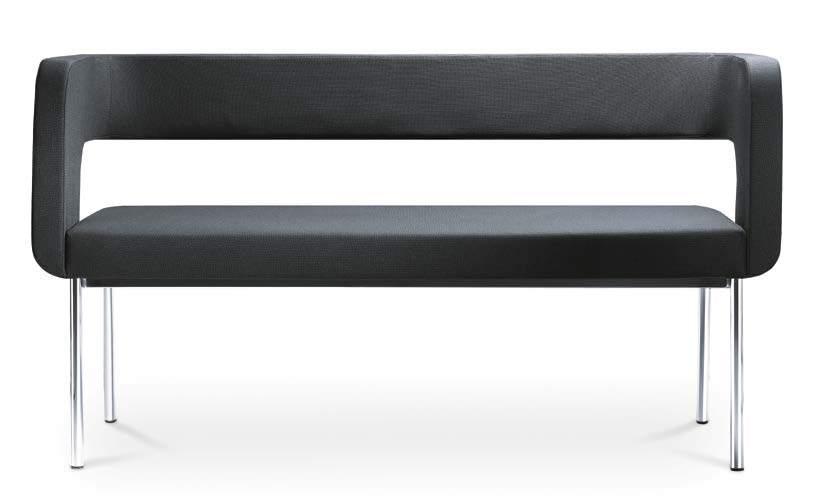 Modely Next vybavené čtyřnohou podnoží, mohou být nekonečně spojovány do sestav pomocí stolových desek dvou tvarů a velikostí.