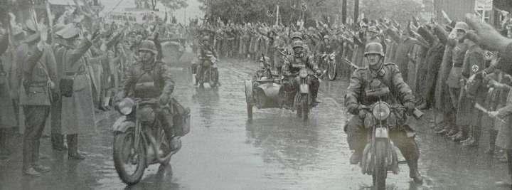 1938 Bylo by dobré, pokud by si především Tepličáci uvědomili, že jejich domovy jsou pouhých 12 km od Cínovce. Od Cínovce, od kterého se pro Čechy rozjela fašistická mašinérie.