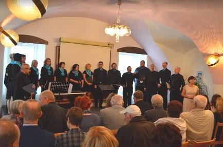 k setkávání bývalých absolventů školy, což této akci přidává na společenském významu.