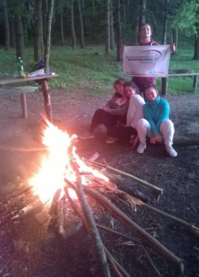 Program DofE má tři úrovně (bronz, stříbro, zlato). Do plnění bronzového stupně se ve školním roce 2017/2018 zapojily tři žákyně naší školy.