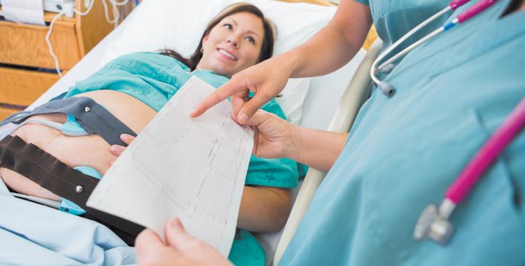 Dostupné studie, které srovnávají perinatální a neonatální výsledky mezi těmito různými přístupy k PPROM, jsou kontroverzní.