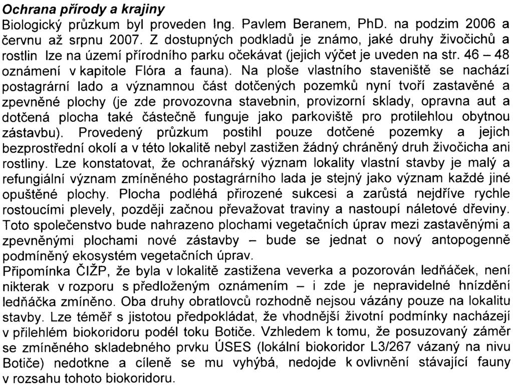 podporuje dynamiku fasády a zároveò rozbíjí hlukové odrazy.