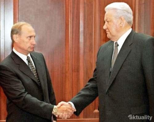 LEDEN 2012 TREFA STRANA 4 JEDNOTNÉ A SILNÉ RUSKO, ZÁRUKA MÍRU První prezident Ruska opouští Kreml 31.