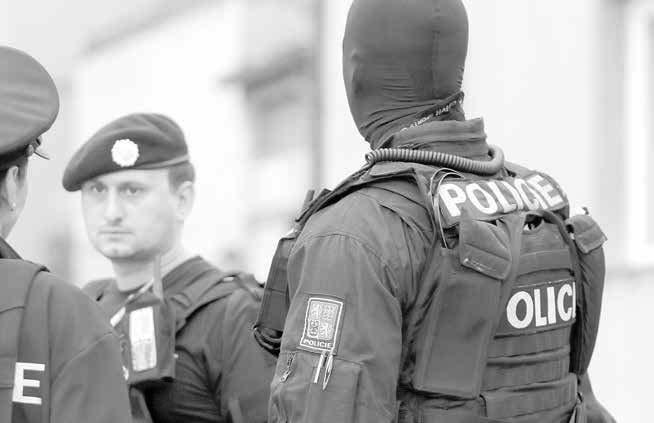 Šedesátiletý muž poslední červencový pátek střílel z legálně držené zbraně. I když se malorážky chopil na vlastní zahradě, sousedé z obav zavolali policii. ČTENÁŘ REPORTÉR Zavolejte nám svůj příběh!