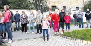 září před budovou kulturního střediska. Program moderoval mluvčí magistrátu hlavního města Prahy ít Hofman.