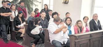 Za město Hořovice nové občánky přivítaly Jana Šrámková a Mgr. Zdeňka Ulčová. Fota: Alois Crk. Senioři z DPS Žebrák na výstavě v Libomyšli ýstavu MO ČZS v Libomyšli letos v pátek 5.