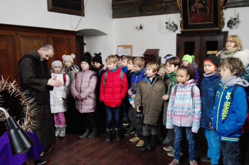 V pátek 23. března prožili čtvrťáci duchovní obnovu na Loretě v kapucínském klášteře. Prohlídka a vyprávění P. Dismase o kapucínech děti velmi upoutala.