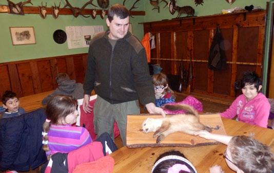 Příjezd byl trochu krušný, jelikož jsme se špatně pochopili na předání chalupy a jeli jsme k chalupě jiné, kde jsme na ukrutné ledovce zapadli.