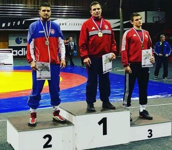 Až po půlhodině se FK Bílina vymanil z obrany a podnikl několik akcí, které zakončoval většinou pohotově, ale nepřesně Fr. Tůma.
