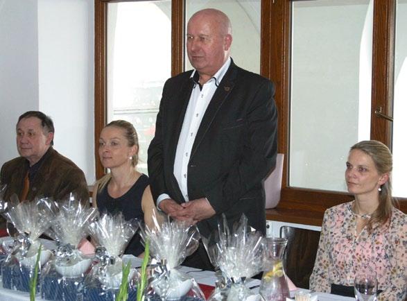 Při Dni učitelů se sešli učitelé navržení na ocenění, ředitelé zařízení, místostarostky a starosta města.