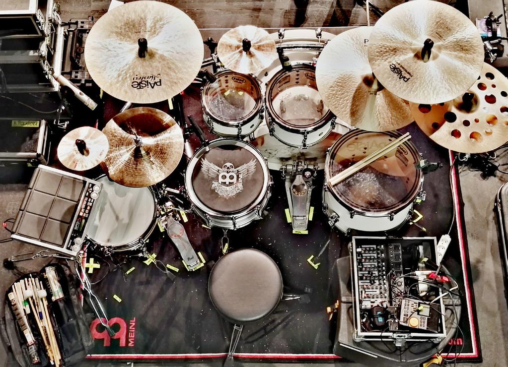 Hi-Hat 14 Paiste PSTX Swiss Flanger Crash 16 Paiste 2002 Splash 8 Paiste 2002 Splash 10 Paiste Formula 602 Modern Essentials Crash 18 Paiste Formula