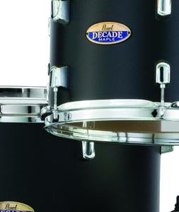 snare, 2x stojan na činel) a pedál řady 930