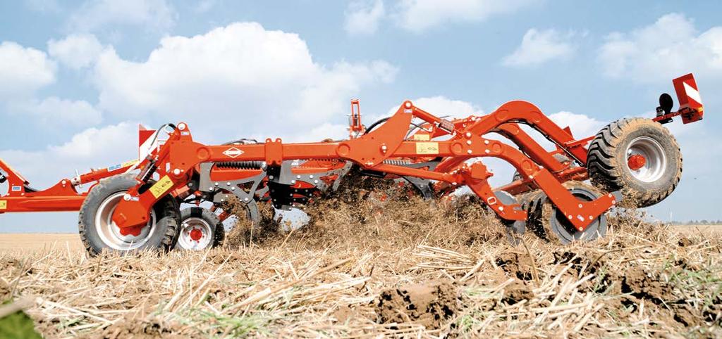 CULTIMER M 100, L 100, L 100R a L 1000 série 3 OPERACE JEDNÍM PŘEJEZDEM 1. Intensivní promíchání nebo nakypření půdy: - 3 řady slupic CULTIMER L - 2 řady slupic CULTIMER M 2. Rovnání pozemku 3.