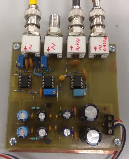 Dále bylo řešeno sestavení elektronických komponentů pro generování a skládání analogových signálů pro účely spektroskopické detekce.