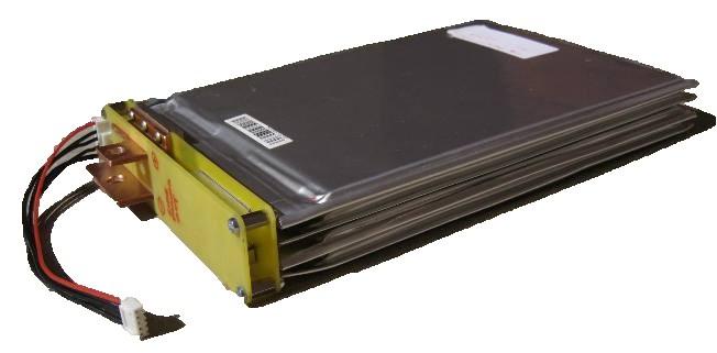 Dále se liší materiálem obalu, ve kterém je uložen elektrolyt, zatímco Li-ion využívá organického obalu, tak Li-pol má obal z polymerů.