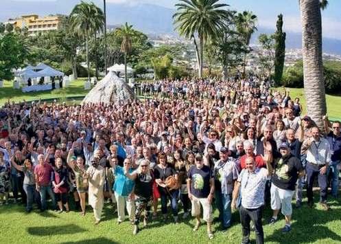 OBSAH PAPOUŠCI 6/2018 listopad prosinec 327 342 331 368 Nadace Loro Parque Fundación má ambasadorku z České republiky 324 Milena